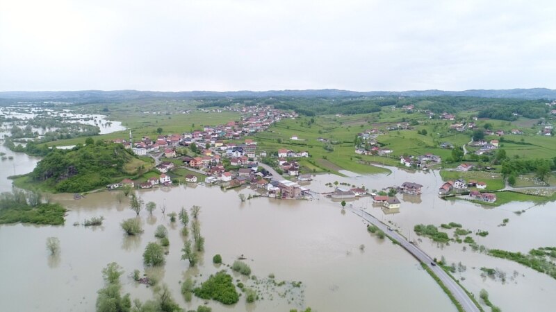 Евакуација на жители од неколку населби во Сараево поради поплавата