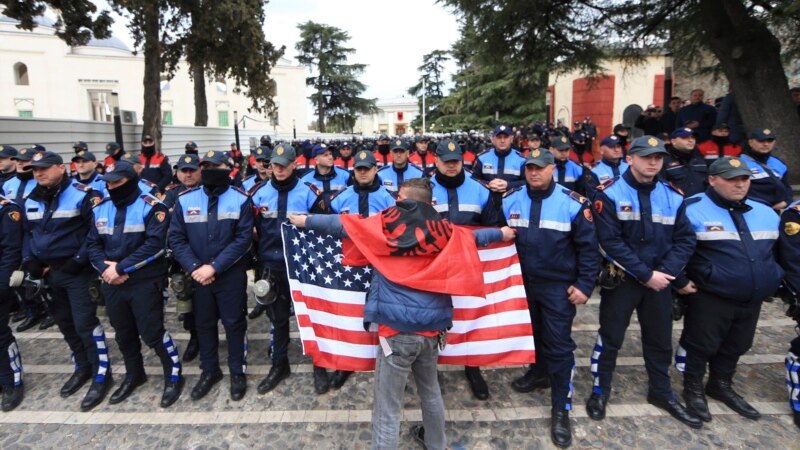 Амбасадата на САД ја поздрави новата опозиција во албанскиот Парламент 