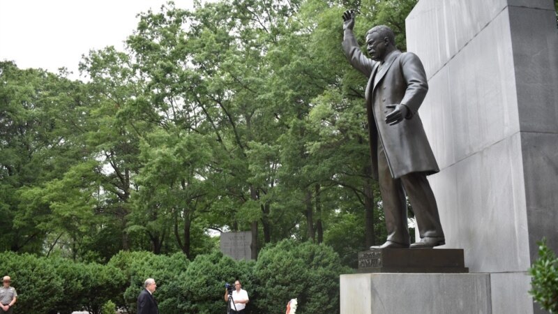 Njujork uklanja statuu Teodora Ruzvelta