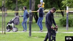 Разходките с деца в парка бяха разрешени още преди края на извънредното положение, но детските градини и яслите засега остават затворени