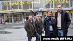Fatos, Jehona i Saranda Bogujevci ispred Kulturnog centra Beograda