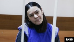 Обвиняемая в убийстве ребенка в Москве Гульчехра Бобокулова на суде по ее делу. Москва, 2 марта 2016 года. 