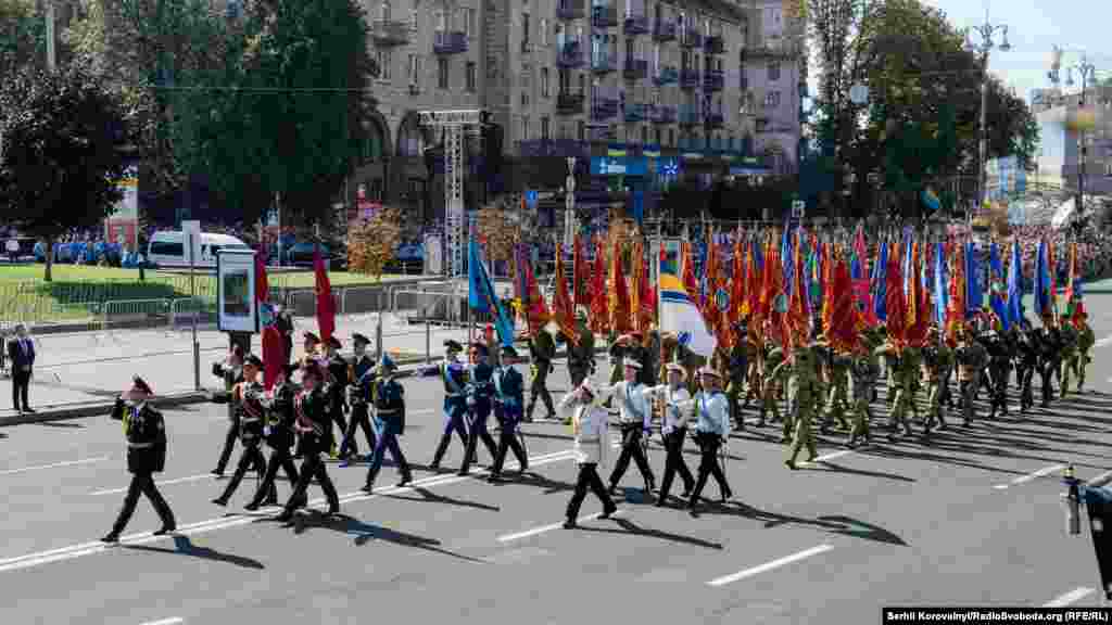 Війська крокують Хрещатиком