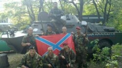 Grupa proruskih separatista u Donbasu, među kojima je i jedan od državljana Srbije, Radomir Počuča (dole levo), koji je kasnije u Srbiji osuđen na godinu i po dana zatvora zbog učešća na stranom ratištu