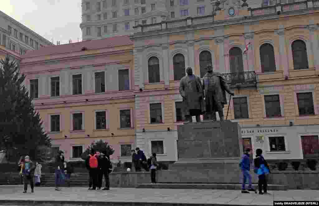 Georgia -- Tbilisi Civil war 92 then and now 08