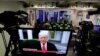 Snimak izlaska odlazećeg predsjednika SAD-a Donalda Trumpa iz prostorija za sastanke Bijele kuće, nakon što su njegove pristalice prekinule sjednicu na kojoj je Kongres razmatrao o konačnim rezultatima predsjedničkih izbora 2020, Washington (6. januar)