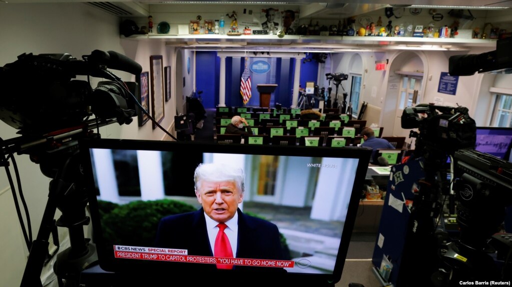 Snimak izlaska odlazećeg predsjednika SAD-a Donalda Trumpa iz prostorija za sastanke Bijele kuće, nakon što su njegove pristalice prekinule sjednicu na kojoj je Kongres razmatrao o konačnim rezultatima predsjedničkih izbora 2020, Washington (6. januar)