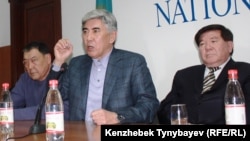 Слева направо: Балташ Турсумбаев, Жармахан Туякбай и Мухтар Шаханов.