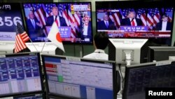 Дональд Трамптын шайлоодогу жеңишинен кийин Жапониянын биржасында да акциялар арзандаган. Токио, 9-ноябрь, 2016-жыл.