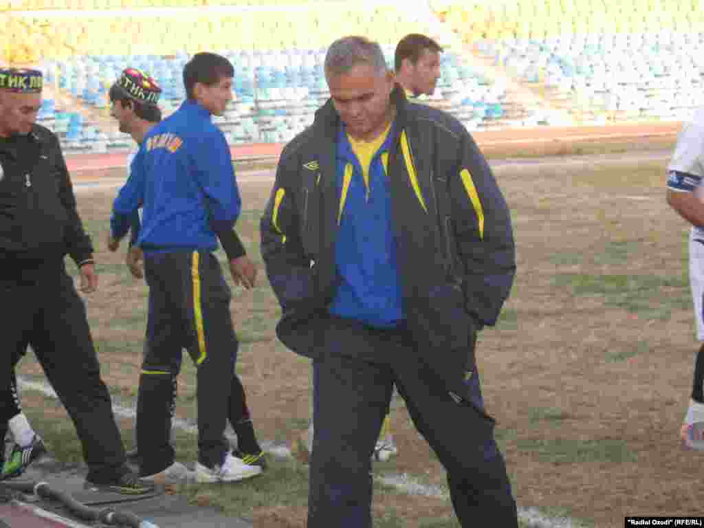 Tajikistan -- Tajik football team of "Istiqlol" celebrates it victory, 29Nov2010 