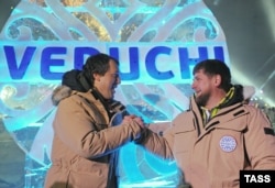 Бизнесмен Руслан Байсаров и Рамзан Кадыров на презентации проекта Ведучи в 2013 году