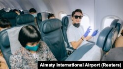 Алматы - Нұр-Сұлтан бағыты бойынша ұшаққа мінген жолаушылар. 1 мамыр 2020 жыл.