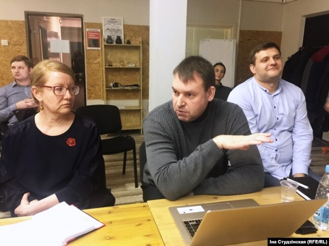 Дзьмітры Івановіч (у цэнтры)