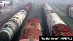 Tajik authorities maintain that more than 300 freight cars with goods bound for Tajikistan are stranded in Uzbekistan.