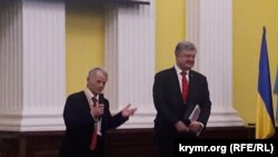 Petro Poroşenko Mustafa Cemilevni yubileyinen tebrikley. Kyiv, 2018 senesi noyabrniñ 13-ü