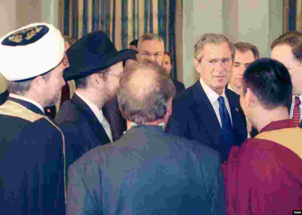 U.S. -- U.S.President George Bush (C) pictured during his meeting with prominent public, political and religious figures of Russia held in Spaso-House - the residence of the U.S. Ambassador to Russia on Friday 24May2002