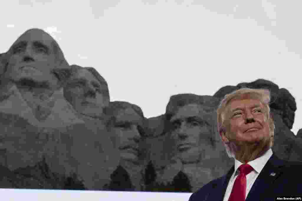 САД - Американскиот претседател Доналд Трамп ги шокираше членовите на неговата кампања со смената на менаџерот за кампањата Бред Парксејл со ветеранот на конзервативците Бил Сепијен.