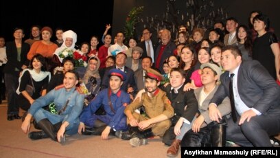 Әйелі күйеуімен жасырын жыныстық қатынасқа түседі.