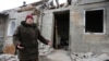 Разрушенный в результате обстрелов дом в Авдеевке (Донецкая область)