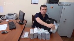 Armenia - Vachagan Ghazarian empties his bag filled with cash after being arrested by the National Security Service in Yerevan, 25 June 2018.