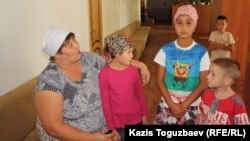 Дети из "приюта отца Софрония". Алматинская область, 3 сентября 2013 года.