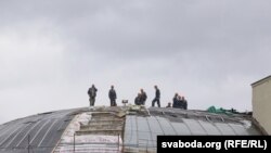 Ліквідацыя наступстваў узгараньня на даху Дома ўраду