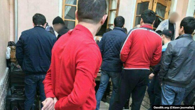 Сообщается, что «черные валютчики» работали в этом частном доме в Ташкенте.