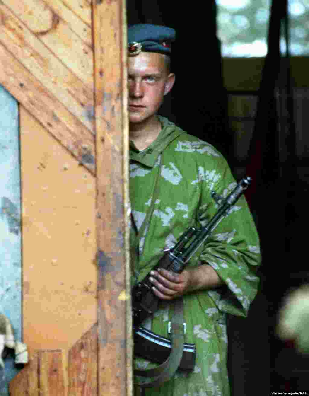 A Russian paratrooper in Abkhazia during the conflict. Russia&rsquo;s involvement was a complex one. Moscow publicly backed the Georgian cause, while on the ground many Russian commanders sided with the Abkhaz. According to one report, as Russian jets bombed Georgian positions in Sukhumi, other Russian units were supplying Georgian troops with weapons. &nbsp; &nbsp;