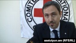 Глава миссии Международного Комитета Красного Креста в Армении Лоренцо Карафи дает интервью Радио Азауттюн, Ереван, 8 декабря 2011 г.