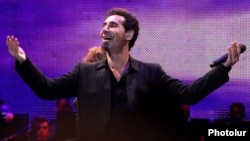 Armenia - U.S.-Armenian rock singer Serj Tankian gives a concert in Yerevan, 14Aug2011.