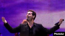 Armenia - U.S.-Armenian rock singer Serj Tankian gives a concert in Yerevan, 14Aug2011.