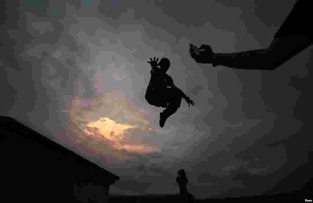 Vad Him jumps along a rooftop in Moscow.