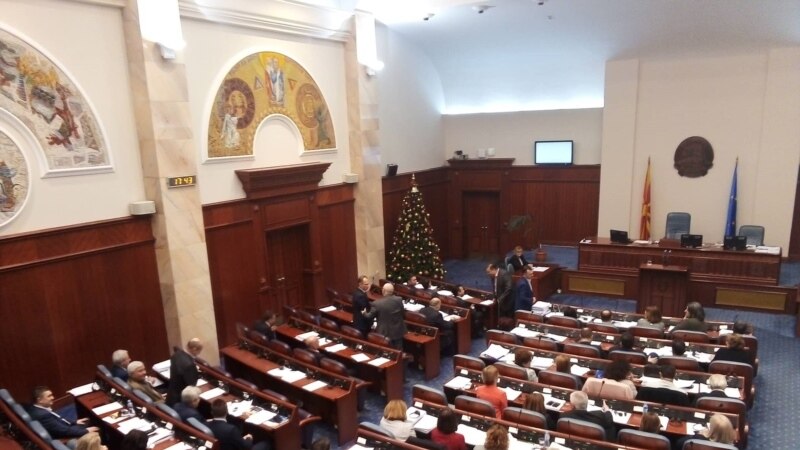 Собрание- пратениците четири часа не може да се согласат за дневниот ред 