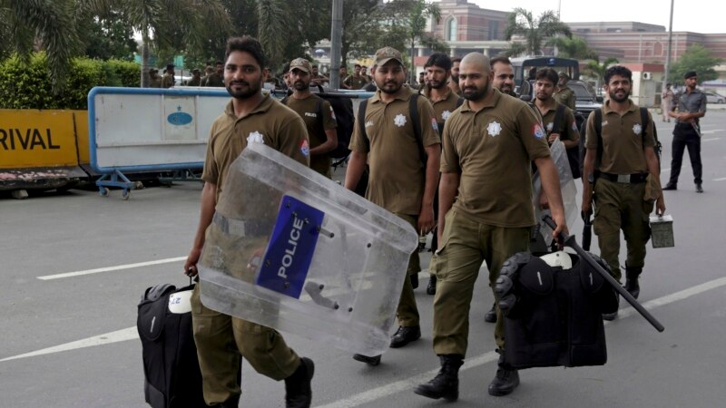 Осум жртви во напад на полициска станица во Пакистан