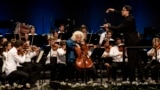 Миша Майский выступает с молодежным оркестром фестиваля в Вербье. 2019 год