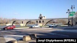 Город Авиньон, юг Франции