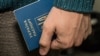 З 1 березня українці зможуть їздити до Росії лише за закордонними паспортами