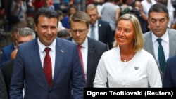 Kryeministri Zoran Zaev, dhe përfaqësuesja e Lartë për Politikë të Jashtme dhe Siguri, Federica Mogherini, Shkup, 13 shtator 2018.