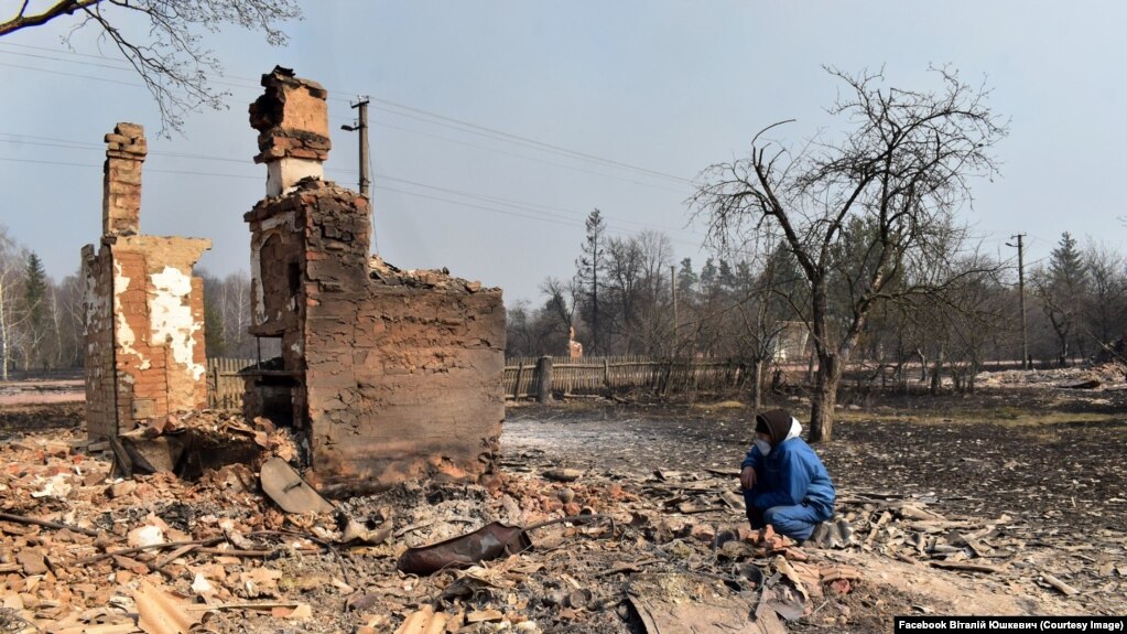 Наслідки лісової пожежі в селі Острови Овруцькому район Житомирщини. 20 квітня 2020 року