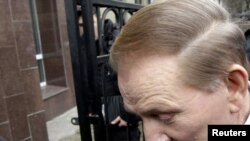Former President Leonid Kuchma arrives at the Prosecutor-General's Office in Kyiv on March 24.