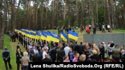 Під час вшанування пам’яті жертв політичних репресій комуністичного режиму в Національному історико-меморіальному заповіднику «Биківнянські могили». 17 травня 2015 року