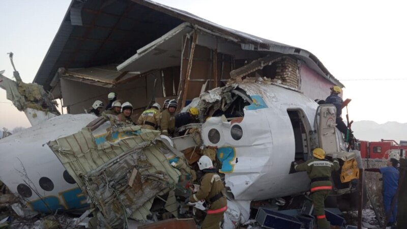 Во Казахстан се урна патнички авион, десетина загинати