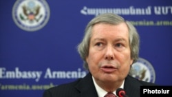 Armenia -- OSCE Minsk Group Co-Chair James Warlick gives a press conference at the U.S. Embassy in Yerevan, 26 October, 2015