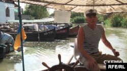 Човняр Микола – місцевий мешканець, який зголосився допомогти журналістам у пошуках власника частини дунайського узбережжя