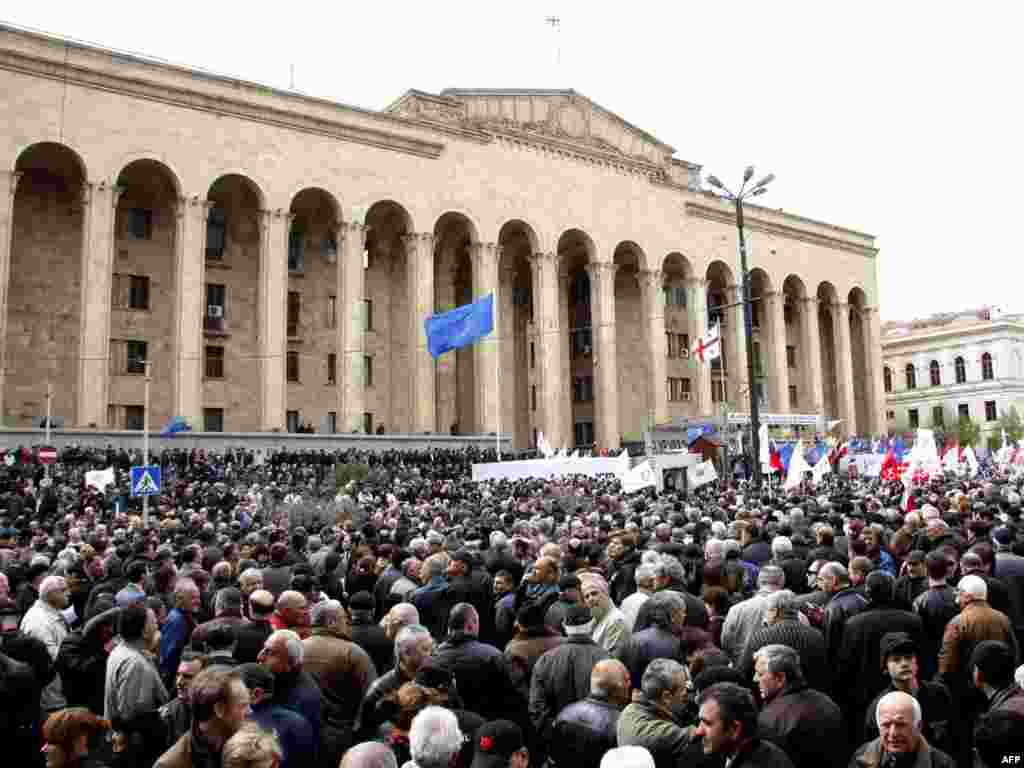 GEORGIA, Tbilisi : Georgian opposition activists rally near the parliament building in Tbilisi on April 9, 2009. Tens of thousands of anti-government demonstrators massed in the Georgian capital, launching a protest movement aimed at forcing the resignation of President