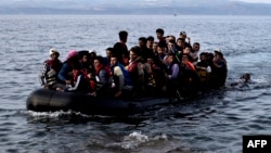 قایق پناهجویان درنزدیکی یک جزیره یونان (عکس از آرشیو)