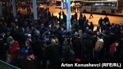 Gužva na autobuskoj stanici na Kosovu za put u Njemačku i Mađarsku
