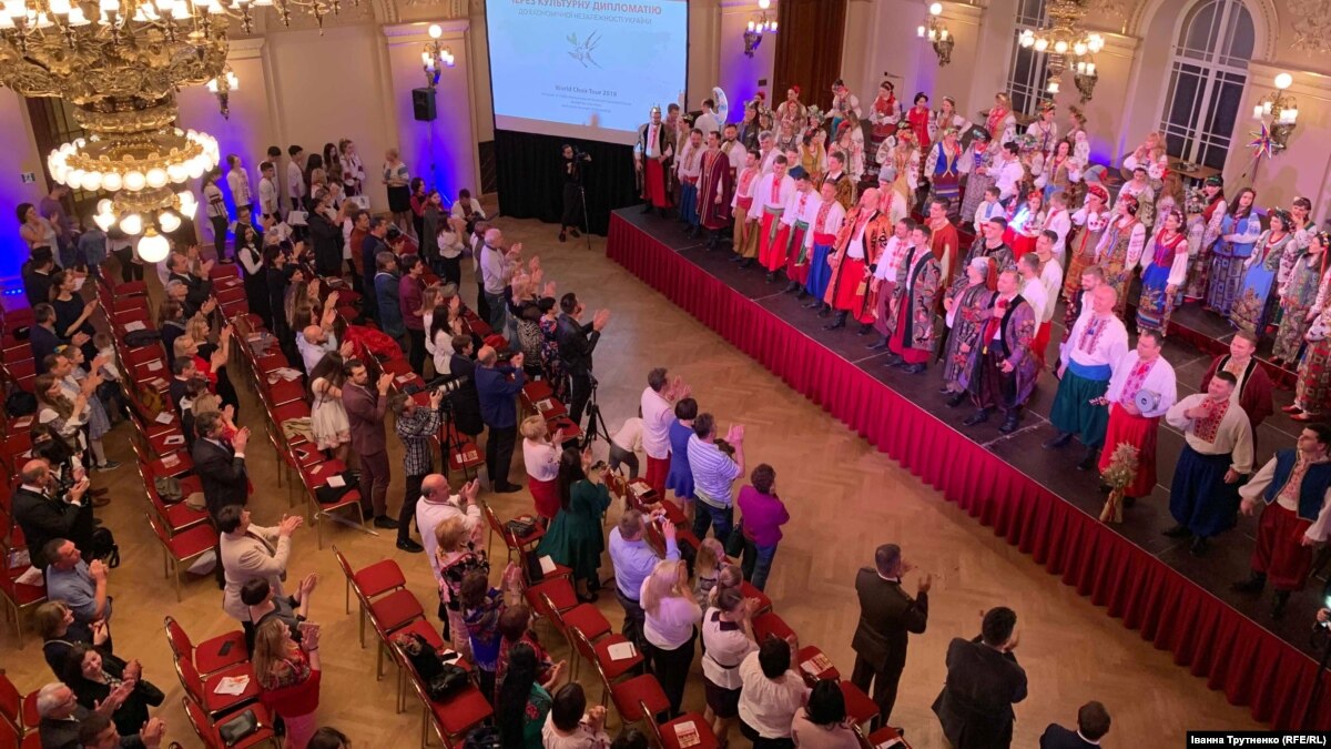 «Щедрик» через 100 років повторює свій шлях світом