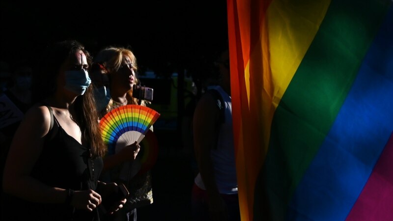 Mali i Zi legalizon partneritetin e çifteve të gjinisë së njëjtë