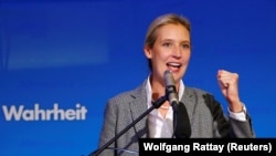 Представитель партии АдГ Алиса Вейдель выступает с речью в Баварии. 14 октября 2018 года